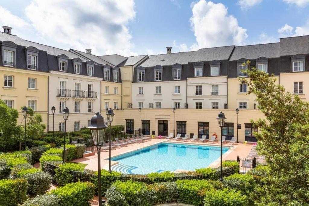 Disneyland Deluxe Flat, Outside Pool, Climatisation, 1 Min To Disney Parks Serris Esterno foto