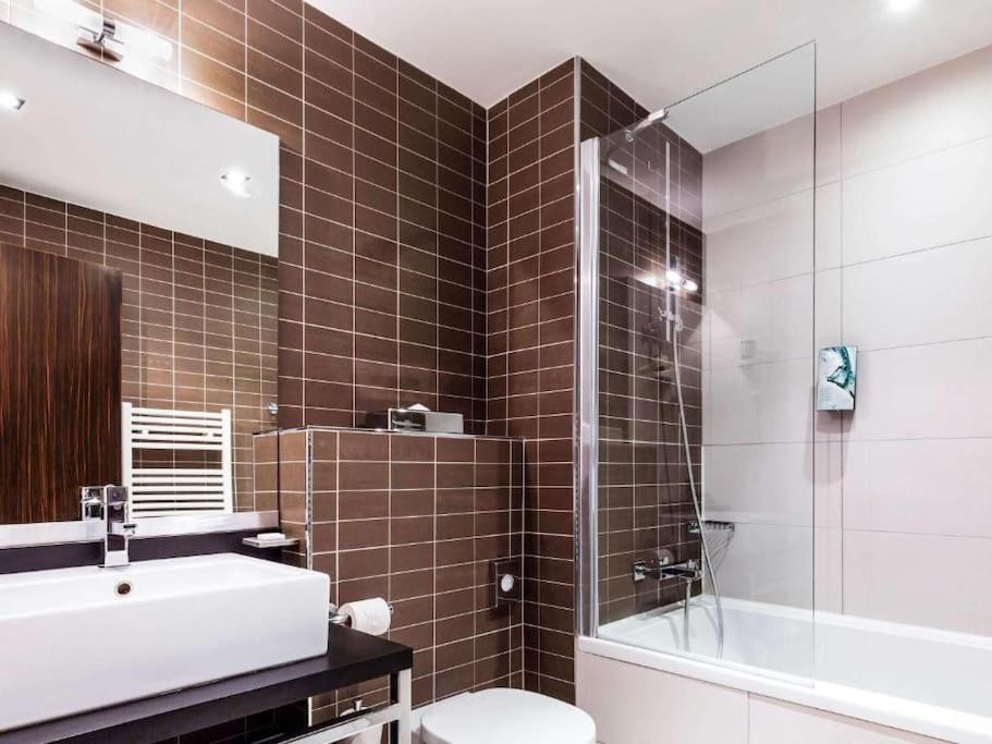 Disneyland Deluxe Flat, Outside Pool, Climatisation, 1 Min To Disney Parks Serris Esterno foto