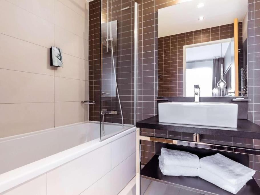 Disneyland Deluxe Flat, Outside Pool, Climatisation, 1 Min To Disney Parks Serris Esterno foto