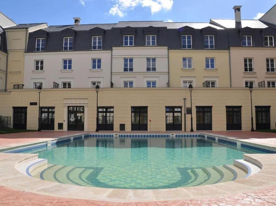 Disneyland Deluxe Flat, Outside Pool, Climatisation, 1 Min To Disney Parks Serris Esterno foto